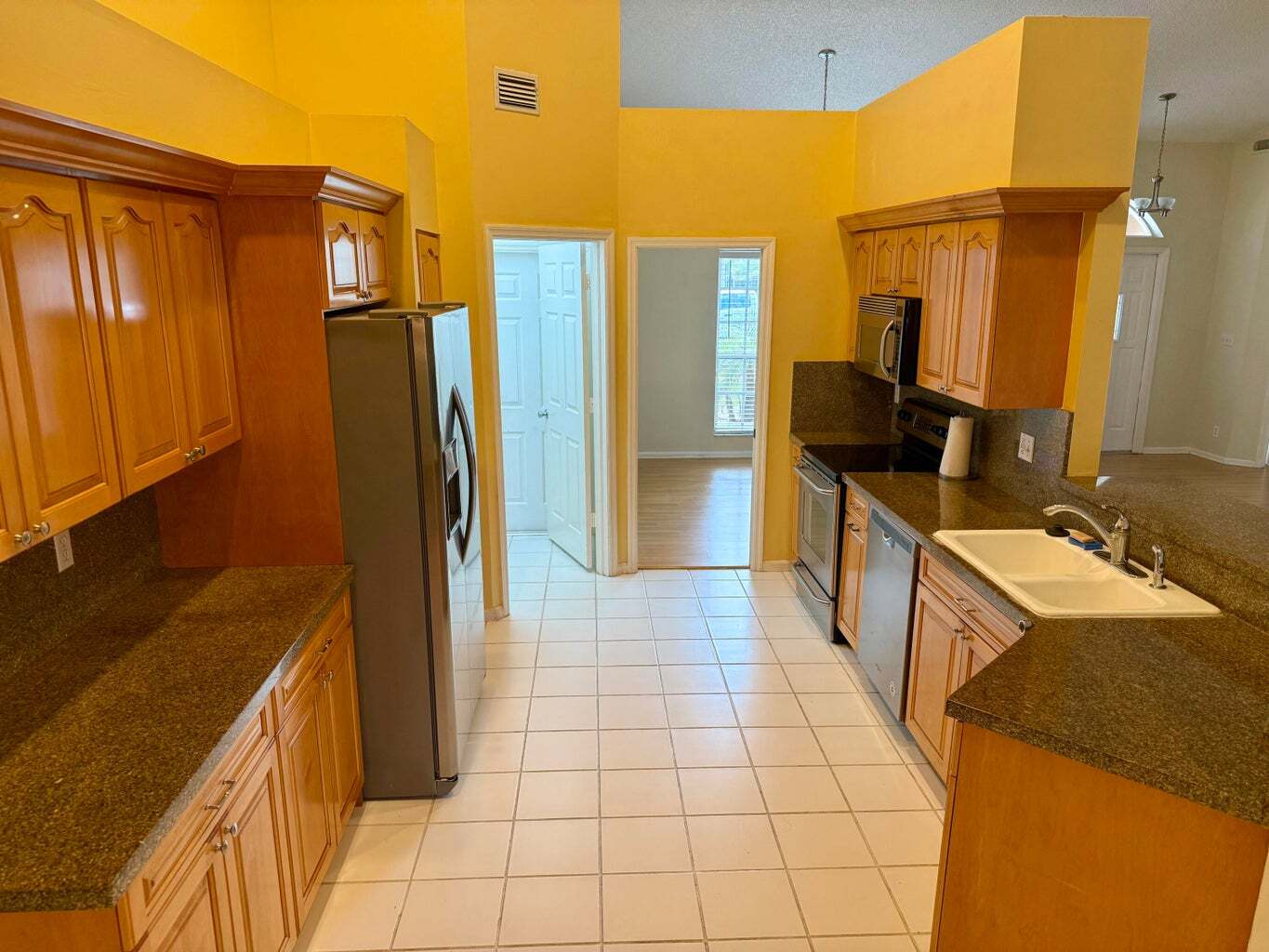 Building Photo - 1069 Sweet Briar Pl