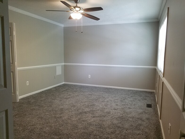 Large primary bedroom - 31 Sally Ann Pl