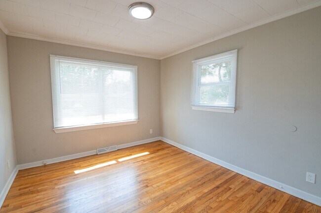 Building Photo - Coming SOON ! This 3 Bedroom home in Fores...