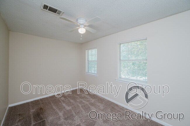 Building Photo - 600 S Broadway Ave