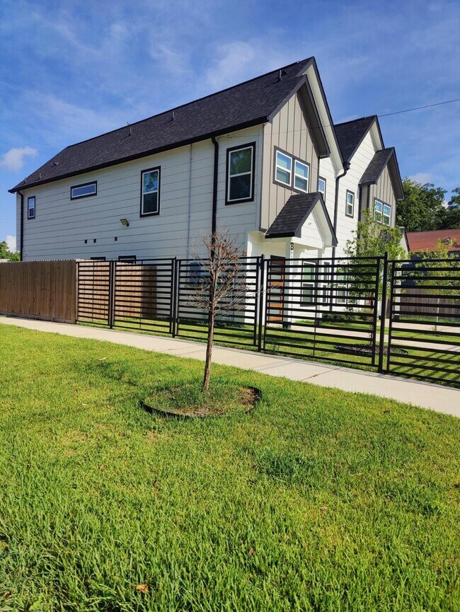 Building Photo - 6130 Conley St