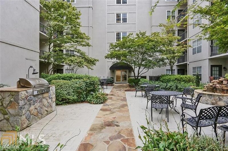 Building Photo - 1074 Peachtree Walk NE
