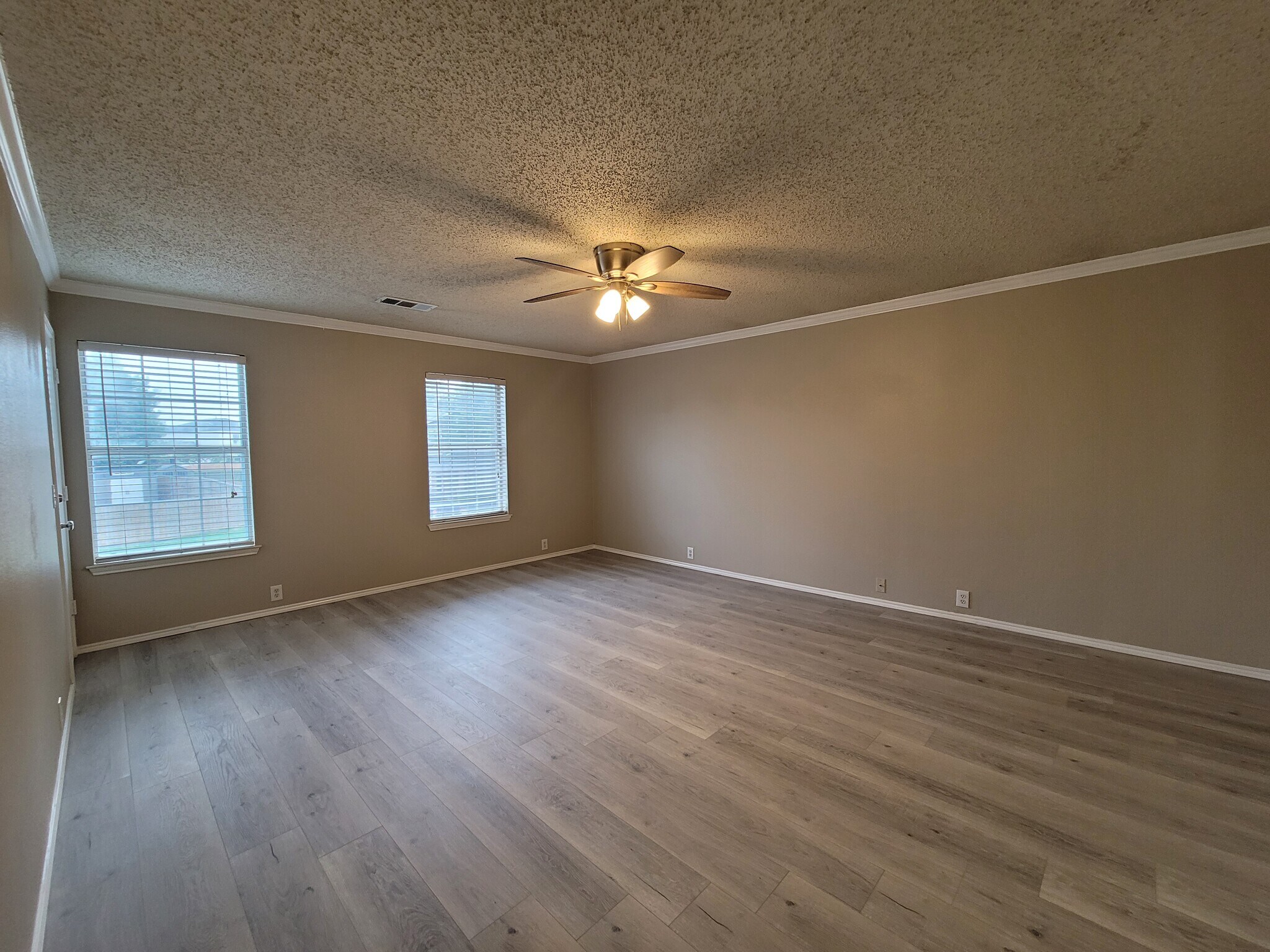 Building Photo - 4203 Falcon Dr