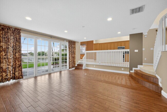 Building Photo - 8933 Alexandra Cir