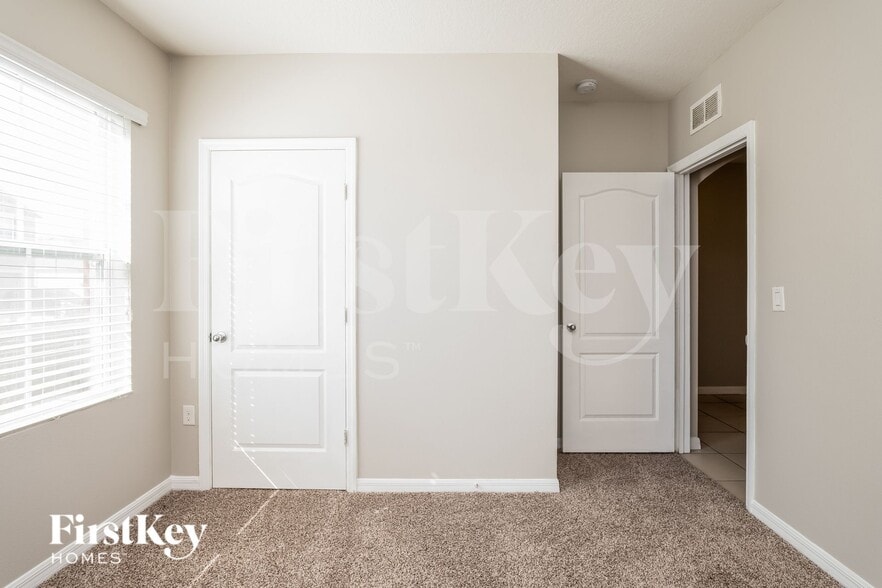 Building Photo - 6091 Grey Heron Dr