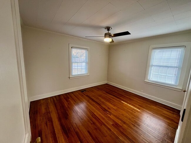 Building Photo - Pet Friendly Home with Fenced Yard in Sylvan Park, 3 Bedrooms/ 1 Bath, Minutes to the Greenway