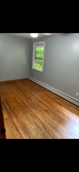 Building Photo - 92 Rambler St