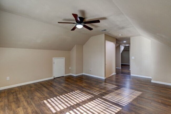 Building Photo - 212 Running Deer Dr