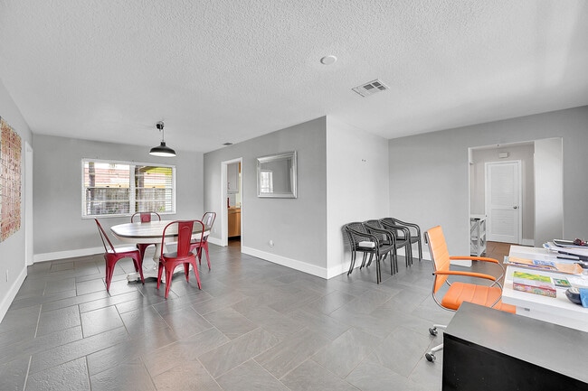 Building Photo - 4360 Elm Ave