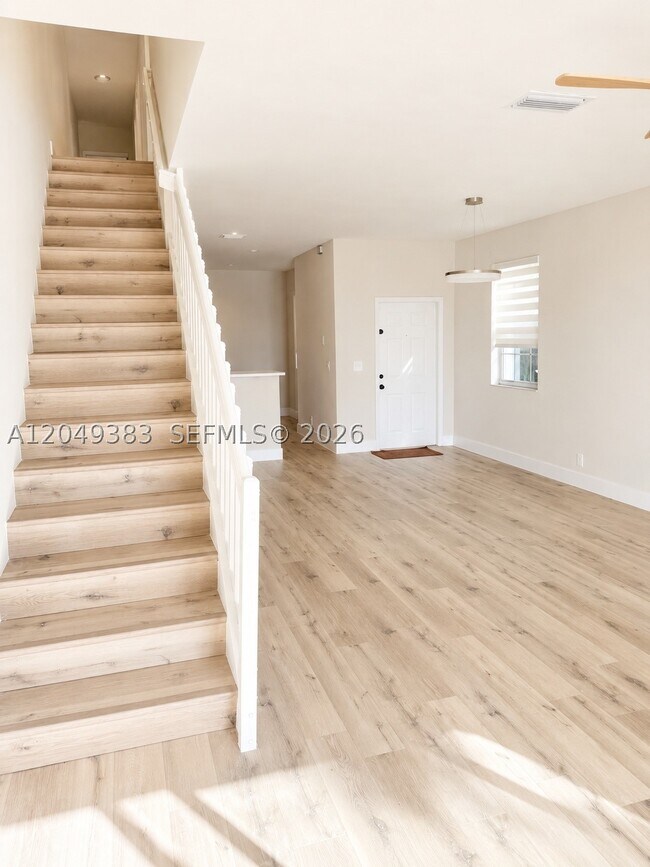 Building Photo - 1820 Salerno Cir
