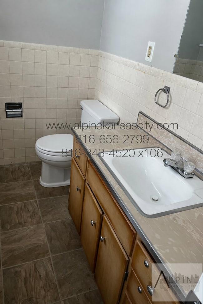 Building Photo - Independence Split Level, Finished Basement!