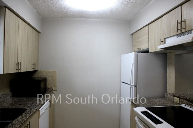 Building Photo - Two bed and Two bath Condo by Mall of Millenia