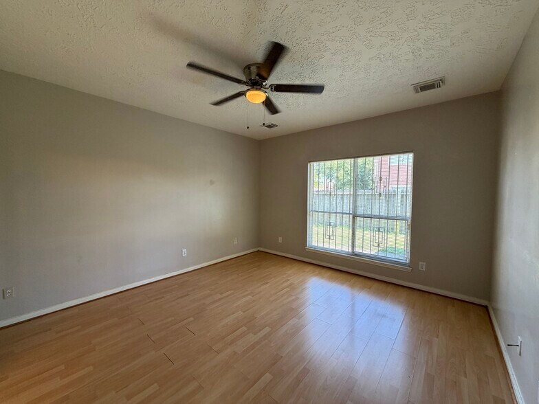 Building Photo - 13403 Agarita Ln