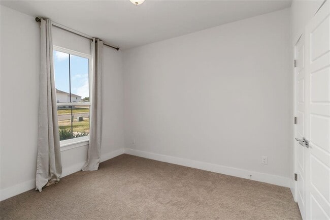 Building Photo - 220 Mirabeau Way