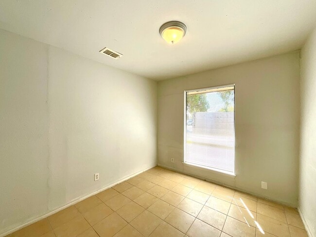 Building Photo - 7237 Glen Bay Dr