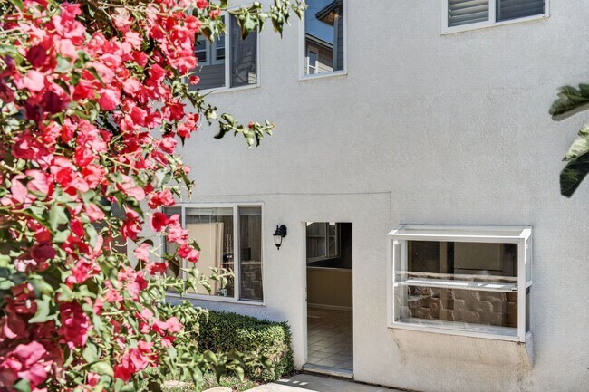Building Photo - Renovated Court Location Beauty – Spacious 4BD Home Near Pleasant Hill!