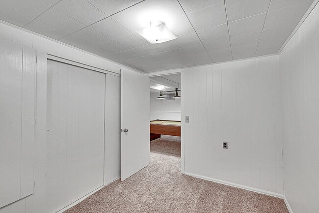 Building Photo - $3,500- Location! 2 Bed 2.5 Bath 2 Non-Con...