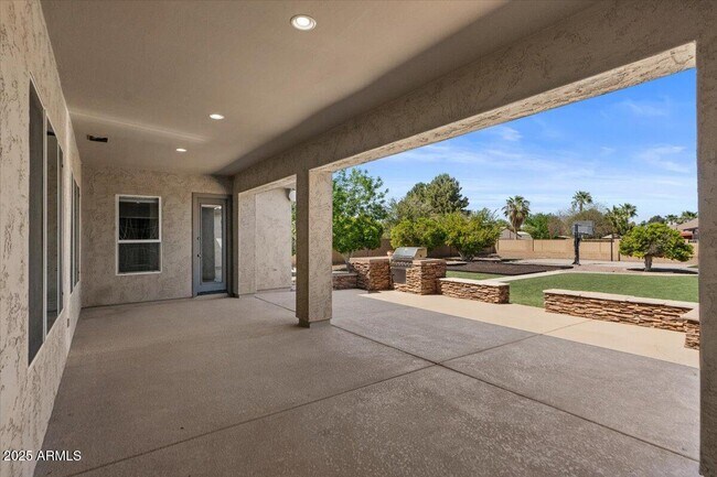 Building Photo - 3410 E Vallejo Ct