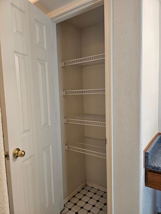 Building Photo - ALL PROSPECTIVE TENANTS MUST SUBMIT A $58 NON-REFUNDABLE APPLICATION FEE PER APPLICANT ONLINE AND...