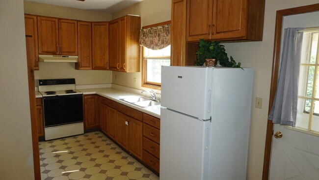 Building Photo - 758 Hudson Ave