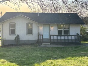 Building Photo - 2718 Oakwood Ave