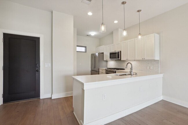 Building Photo - 908 Nueces St
