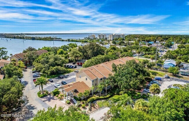 Building Photo - 225 S Tropical Trail