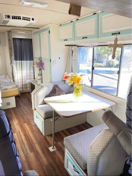 Building Photo - 3133 Homestead Rd