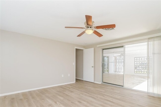 Building Photo - 5127 Reseda Dr