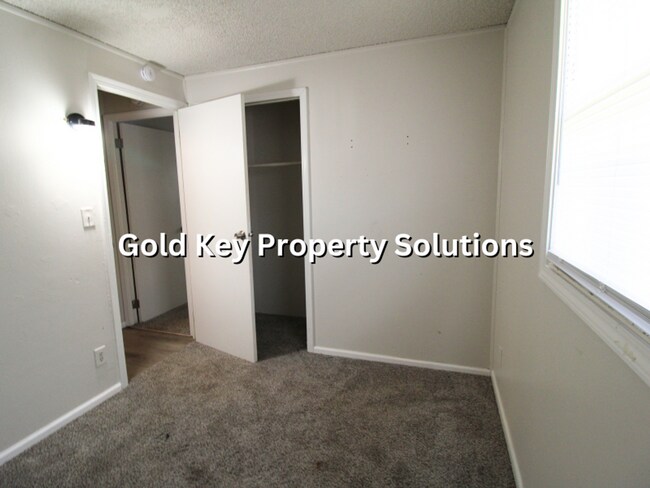 Building Photo - 4 Bed 1.5 Bath Home for Rent! (SECTION 8 APPROVED)