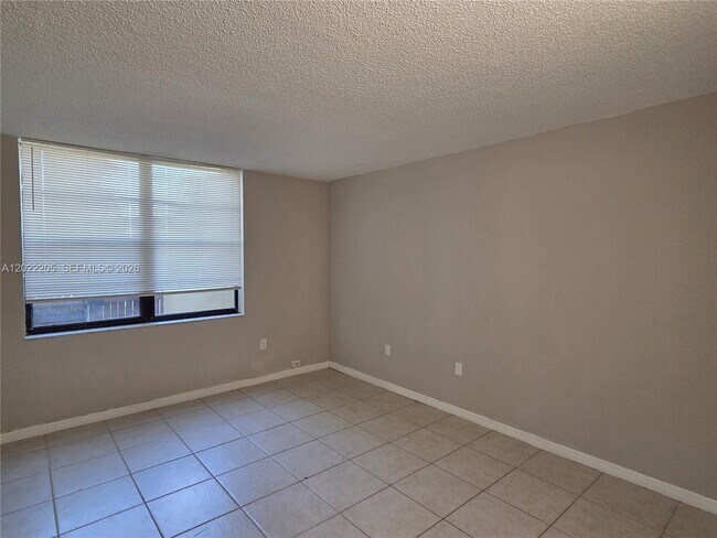 Building Photo - 10835 SW 112th Ave