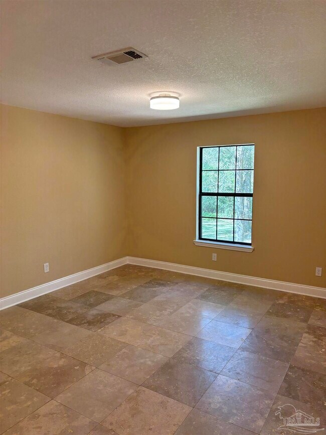 Building Photo - 1002 Daffin Rd