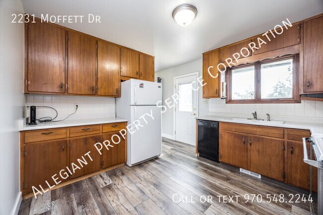 Building Photo - 2231 Moffett Dr