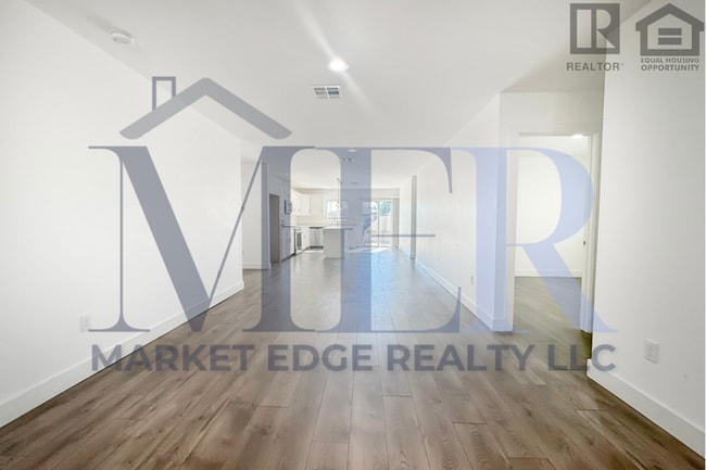 Building Photo - 5Bed/3Bath Home University/McClintock! $39...