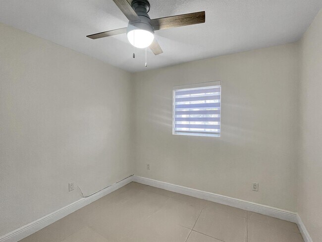 Building Photo - 17621 NW 47th Ct