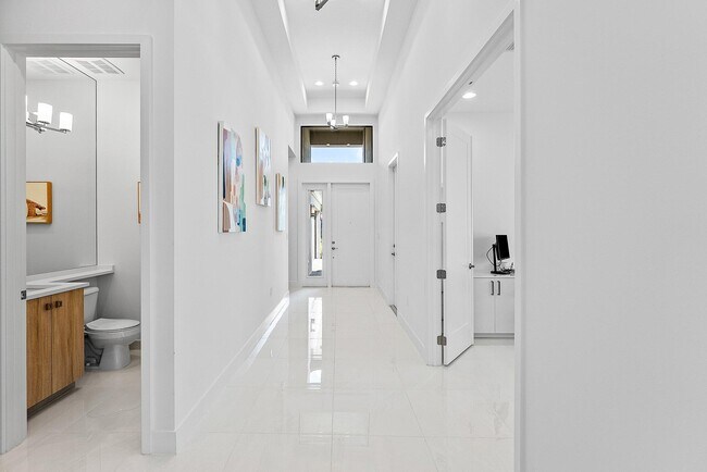 Building Photo - 8330 Essex Country Clb Dr