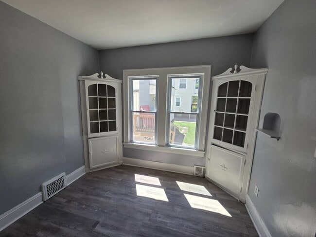 Building Photo - 4008 Ardmore Ave