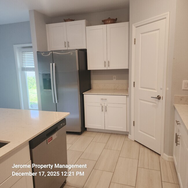 Building Photo - 2546 Leonia Ln