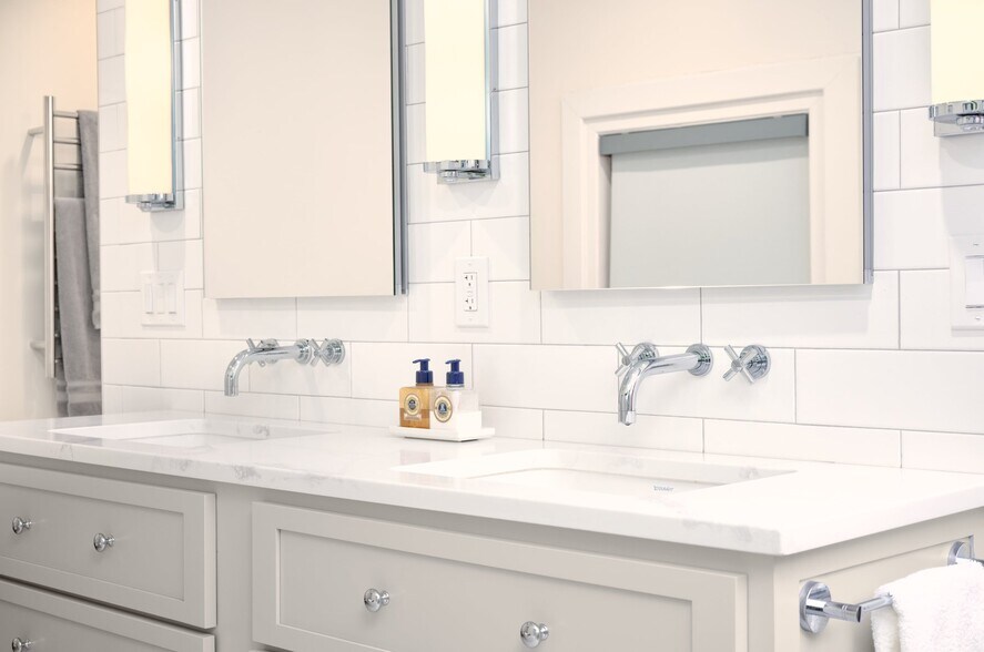 Building Photo - 137 Kendall Pond Rd