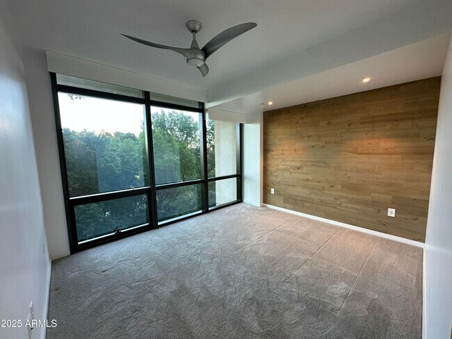 Building Photo - 200 W Portland St