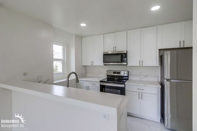 Building Photo - Charming 2Bdm 2Ba Condo in La Jolla