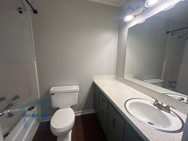 Building Photo - 1025 Crestview Dr S