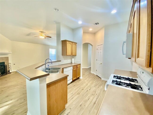 Building Photo - 196 Unity