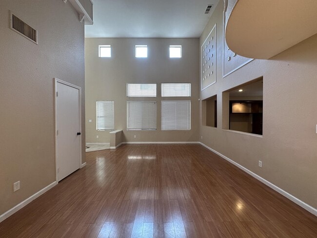 Building Photo - 5537 Spruce Hill Ct