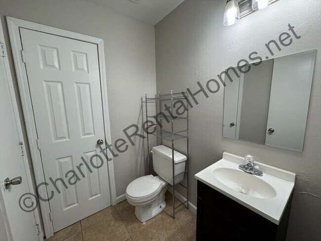 Building Photo - Nice 3 bedroom 2 bath home in Mint Hill!