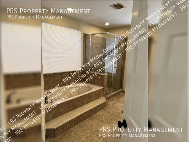 Building Photo - 11942 N 112th Way