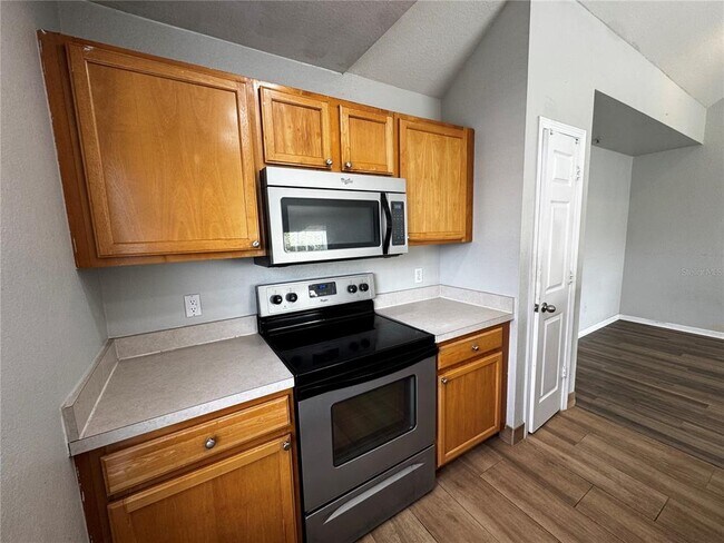 Building Photo - 9141 Lee Vista Blvd