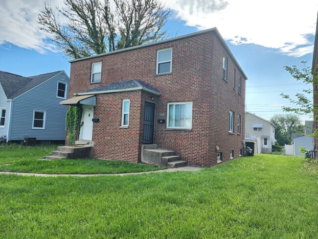 Primary Photo - 740 S Harris Ave