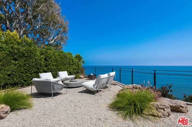 Building Photo - 28926 Cliffside Dr