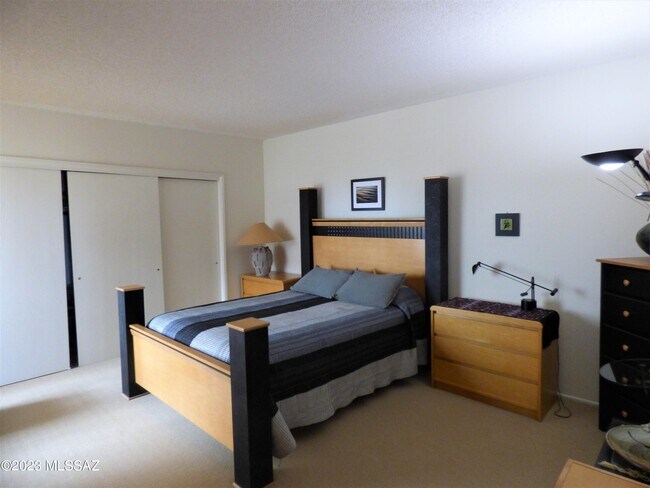 Building Photo - 5300 N Montezuma Trail